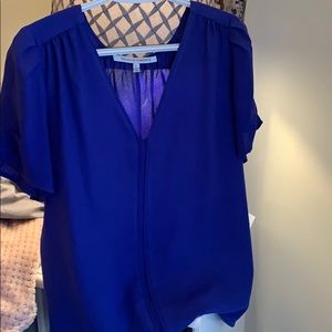 Women’s capped sleeve v neck blouse